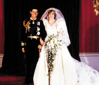 查理斯与戴安娜于1981年7月29日成婚。