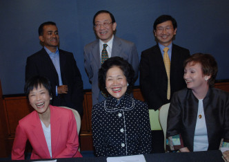 李鹏飞参与由前政务司司长陈方安生牵头成立的组织「香港2020 」。