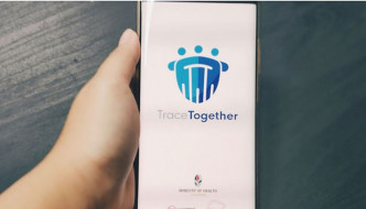 新加坡政府推出 Trace Together 流動App，鼓勵市民下載追蹤接觸，1個月內錄100萬人採用，獲國際社會好評。