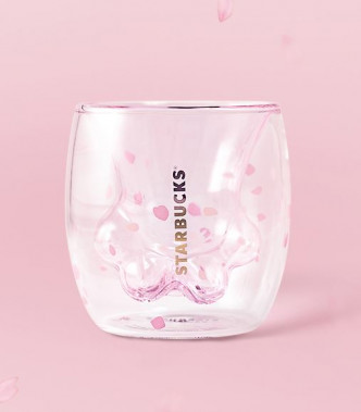 「樱花猫爪杯」因其可爱造型引起疯抢热潮。网图