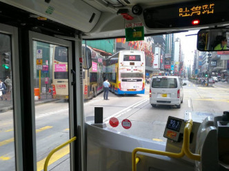 彌敦道巴士相撞。網民Chan Pang Tin‎ 圖片