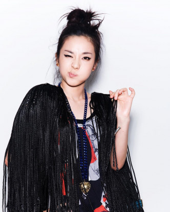 Dara在2009年以2NE1出道。