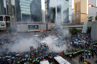 梁振英说2014年占中示威者没有这麽多暴力行为。资料图片