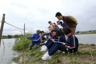 市民在地享受大生围鱼塘美景与生物多样性