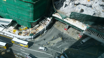 東涌地盤棚架倒塌。香港突發事故報料區圖片