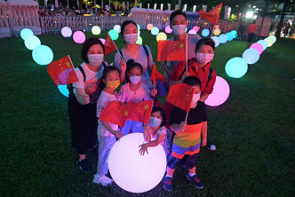 添馬公園燈光表演賀回歸及共產黨黨慶。