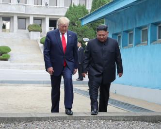 特朗普与金正恩会面期间一度踏进北韩境内。AP