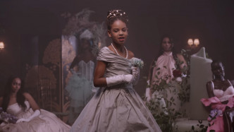Beyonce與女兒Blue Ivy Carter合作的歌曲《Brown Skin Girl》獲頒「最佳音樂錄影帶」。