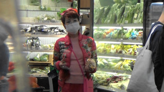 好Pink嘅拉姑拣日本菇。