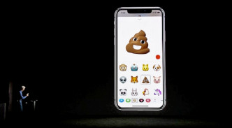 「Animoji」能够根据用户的面部表情来让Emoji做出对应的动态变化。