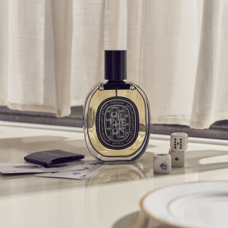 diptyque Orphéon淡香氛/$1,400/75ml，糅合雪松、岩蘭草、廣藿香等木香，另夾雜濃郁的杜松子香味，還有茉莉花香，整體香氣層次豐富。