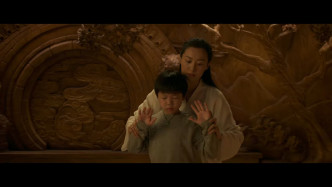 陈法拉饰演「尚气」妈妈。