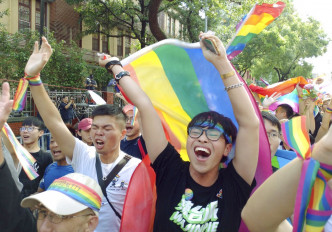 台灣立法院三讀通過同婚專法24日實施。AP圖片