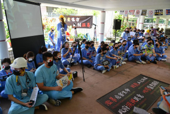 律敦治医院医护发起静坐集会。