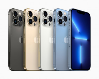 ●iPhone 13 Pro及iPhone 13 Pro Max備有石墨、金、銀及全新天峰藍四色選擇,另儲存容量新增1TB版本。