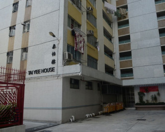 警员到女子报称的大元邨泰怡楼的住所调查无发现。资料图片