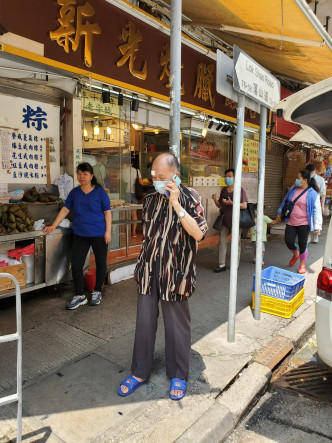 姓张东主出院即向家人报平安。