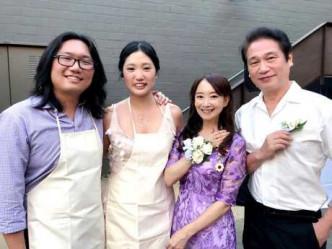 陳美齡的大兒子金子和平(左1)與美籍台灣女友莊文若(左2)去年結婚，她和(右2)丈夫金子力(右1)及兒媳們一起合照。