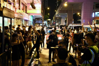 旺角太子晚上大批人聚集。警方FB圖片