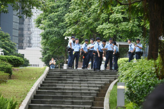 大批警員加強巡視及戒備。