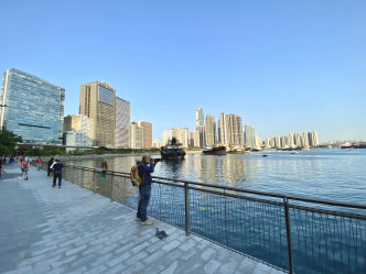 海安路对开一段全长700米的行人路活化成海滨悠闲空间。政府新闻处图片