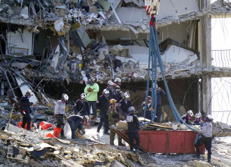 邁阿密塌樓事件，死亡人數增至 9 人。AP圖片