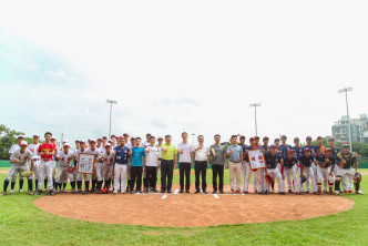 深圳南山青年代表队和香港棒球代表队队员。