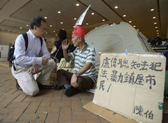 張超雄（左）宣布加入絕食行列。