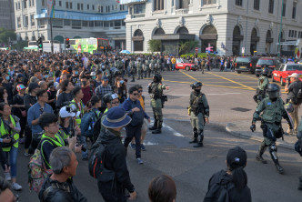 游行人士占据梳士巴利道及弥敦道