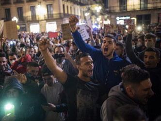 巴塞羅那繼續有民眾上街示威。AP