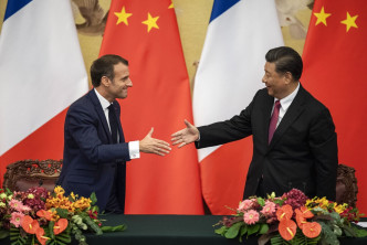 习近平会见到访的法国总统马克龙。AP图片