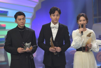 早前Elly在《2020年度劲歌金曲颁奖典礼》，跟袁伟豪和谢东闵齐攞最受欢迎新人奖。