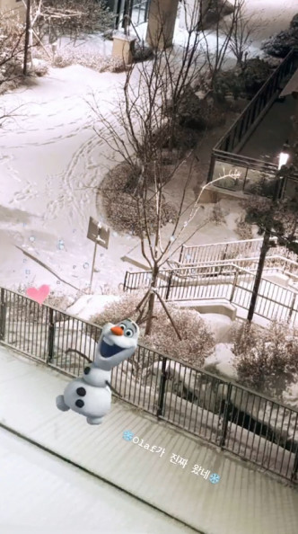 Jessica在限时动态用一张《魔雪奇缘》雪人Olaf嘅GIF图就话对方「嚟咗」。