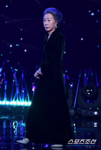 尹汝贞自言很高兴能站在《青龙奖》的舞台。