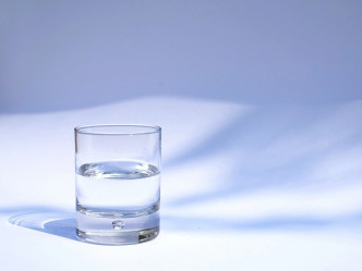 医师建议每天早上都喝一杯暖水。unsplash图片