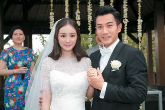 杨幂（左）与刘恺威于13年结婚，惜于去年宣布离婚。