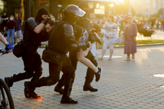 白俄罗斯连续第二日示威。AP图