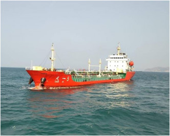 南丫岛以南公海内地运油船昨日撞沉渔船。