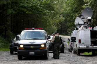 警方表示，他們沿小路找到死者的單車，進入樹林後發現美洲獅站在死者的遺體上。 AP