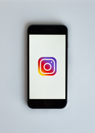 Instagram电子商店部门主管阿姆贾迪希望新方案有助商户适应新的顾客消费行为和模式。Unsplash图片