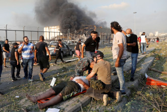 黎巴嫩首都贝鲁特市中心附近港口区一处仓库发生大爆炸，酿成严重死伤。AP