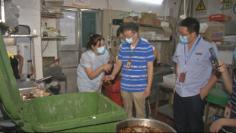 广州市海珠区市场监督管理局派员到场调查。网图