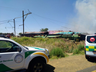 南非火车事故，网上图片