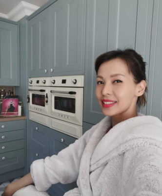喜欢入厨的Jade，在英国寓所装修了巨型厨房。