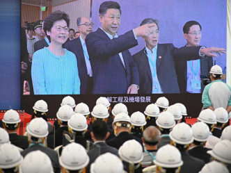 林鄭月娥提到中央惠港措施仍陸續有來。