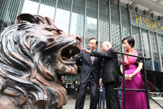 滙丰总行2只铜狮完成首阶段修复，今日重新揭幕。