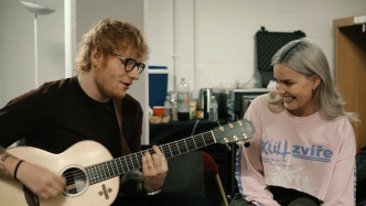 Anne Marie上载两年前与Ed Sheeran合唱的片段祝他生日快乐。