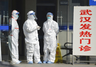 武汉疫情严峻，报道指当地大部分医护均在前线抗疫。网上图片