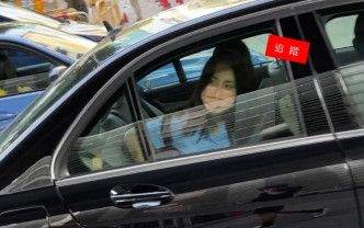 Chantel日前放学后，被记者拍到坐同学的顺风车离去。