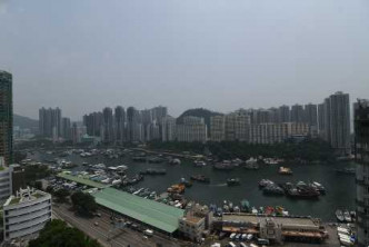 从单位外望为香港仔西避风塘景。